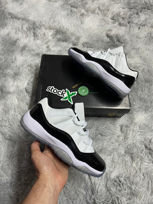 Air Jordan 11 - Retro Low Concord