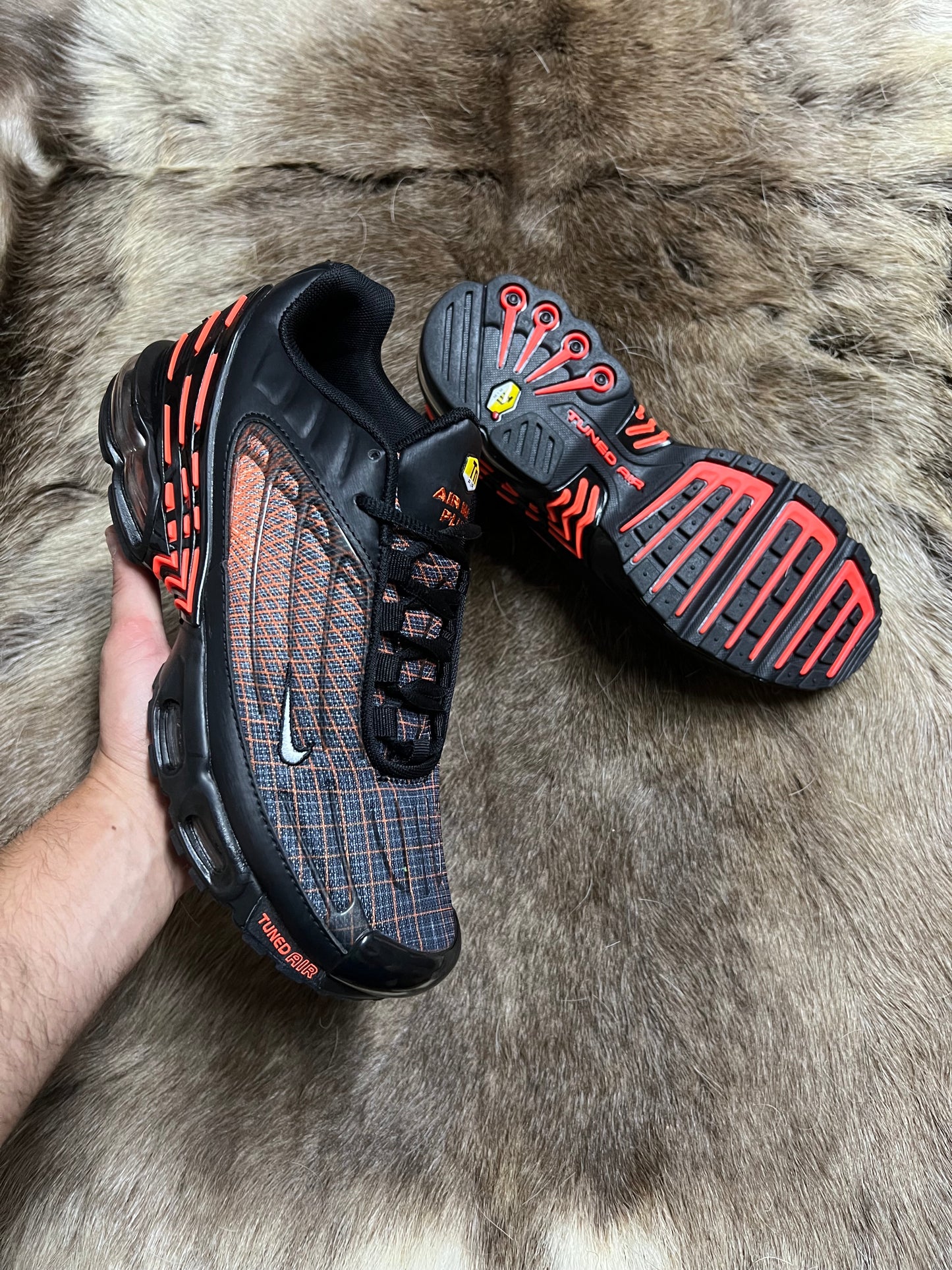 Nike TN Tuned - Black/Pimento