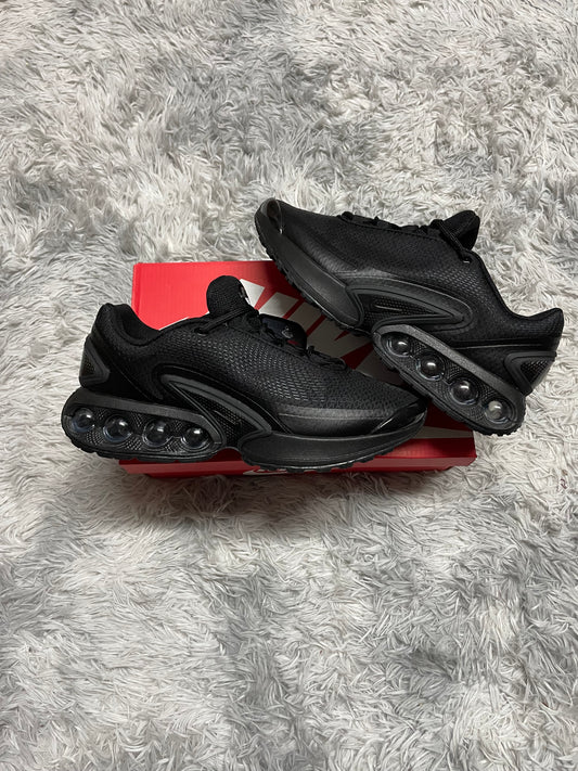 Nike DN - Triple Black